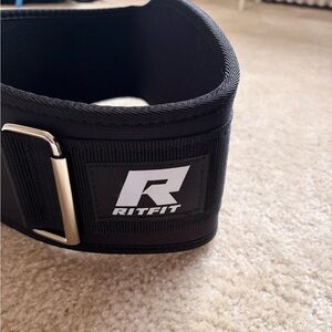 Black Weightlifting Belt